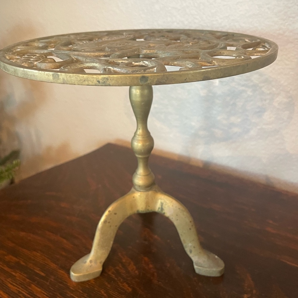 Antique Vintage Squirrel Gilt Brass Mini Tripod Table Tea Trivet Plant Stand - Picture 2 of 13